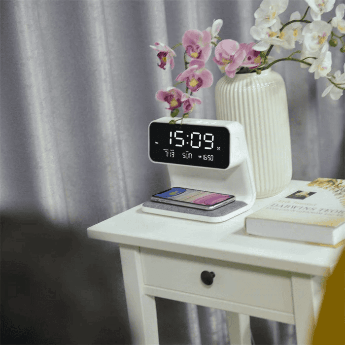 3 In 1 Bedside Lamp Wireless Charging Present Them