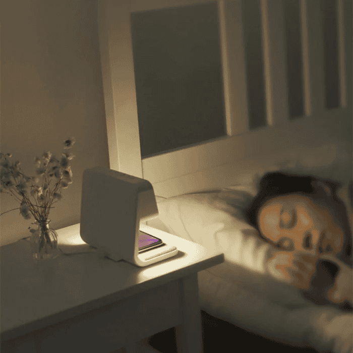 3 In 1 Bedside Lamp Wireless Charging Present Them
