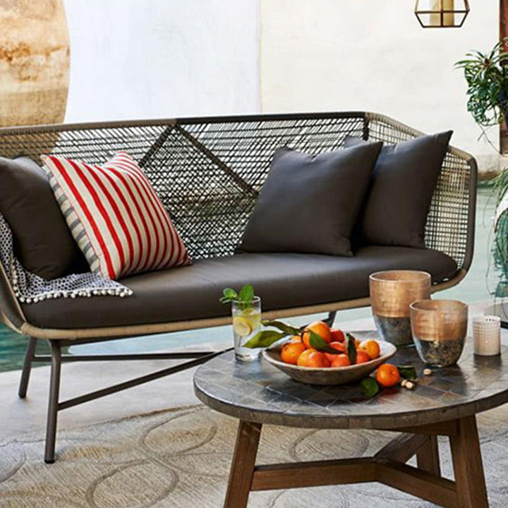 Presenthem Outdoor Seater - Present Them